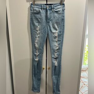 Skinny jeans with rips